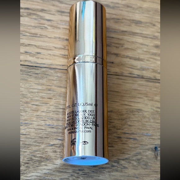 Re-Nutriv Estēe Lauder Transformative Eye Serum .17 FL. OZ. /5ml e - Picture 4 of 5